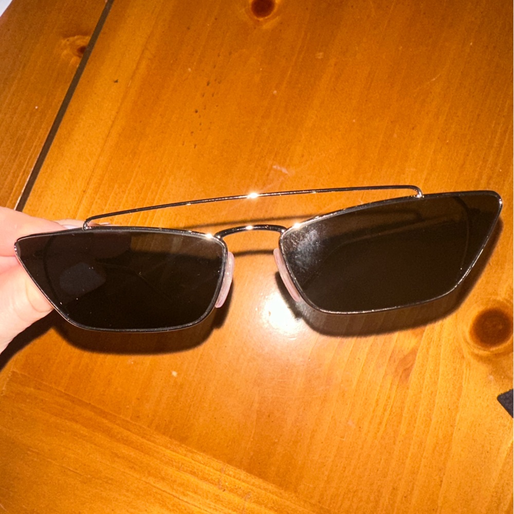 Prada sunglasses - Picture 2 of 10